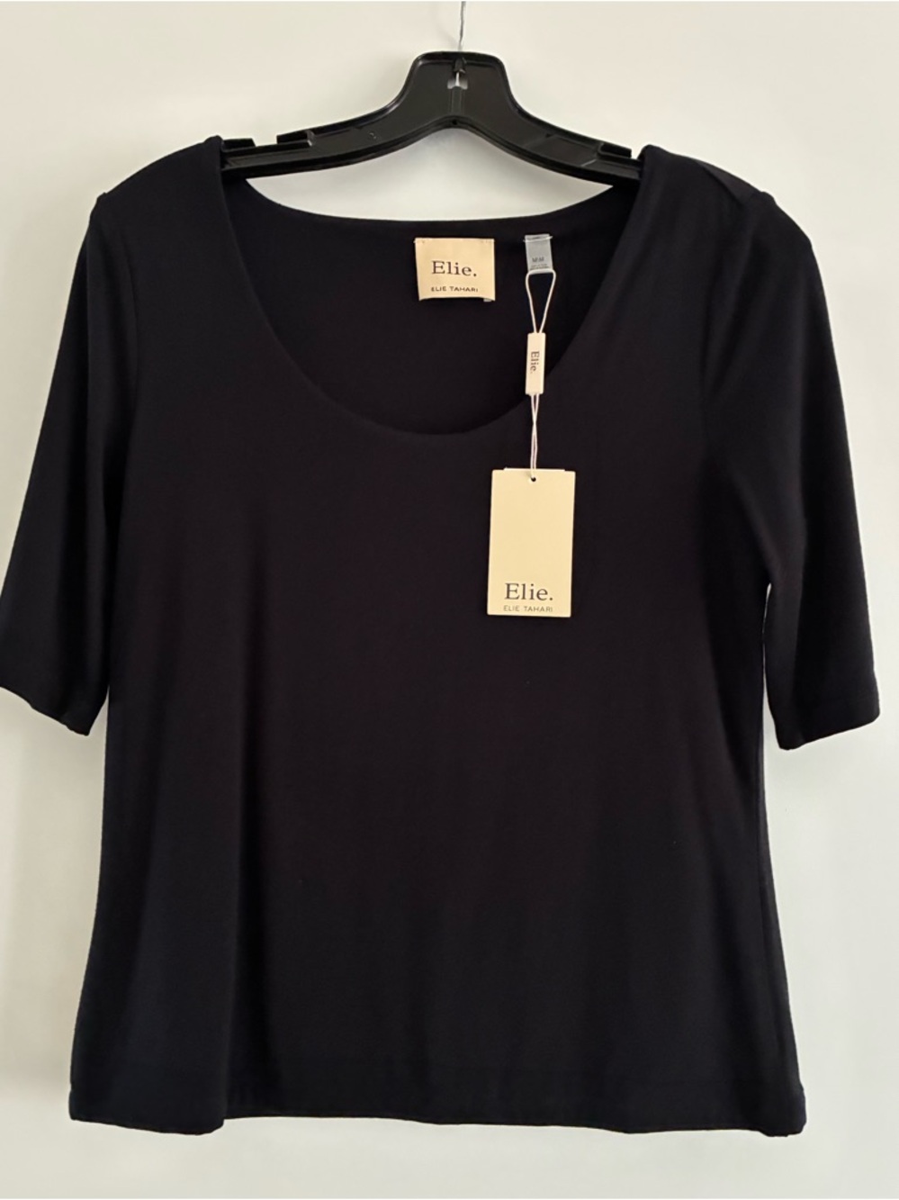 Elie Tahari Black Scoop Neck Short Sleeve Tee